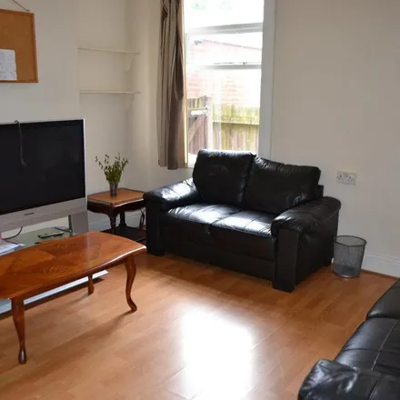 Rent this 5 bed house on 22 Luton Road in Selly Oak, B29 7BN