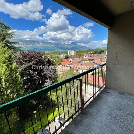 Rent this 3 bed apartment on L'Incongrue in 32 Grand' Rue, 38610 Gières