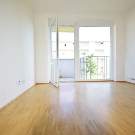 Rent this 3 bed apartment on Ulmgasse 26 in 8053 Graz, Austria