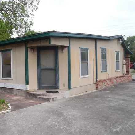 Image 3 - 177 East Shelby Street, Seguin, TX 78155, USA - House for sale