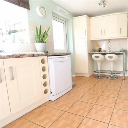 Image 4 - Wincely Close, Daventry, NN11 0GG, United Kingdom - House for sale