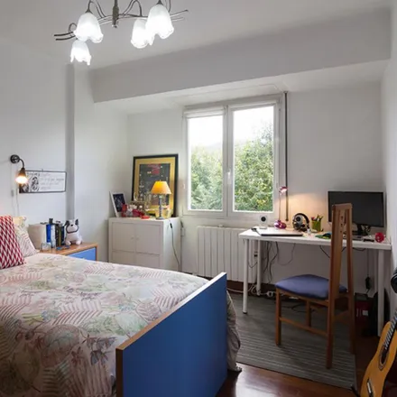 Rent this 3 bed apartment on Cocherito de Bilbao kalea in 15, 48004 Bilbao