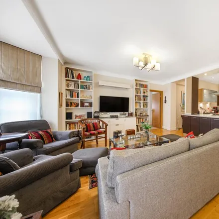 Rent this 2 bed apartment on Ascot Court in Grove End Road, London