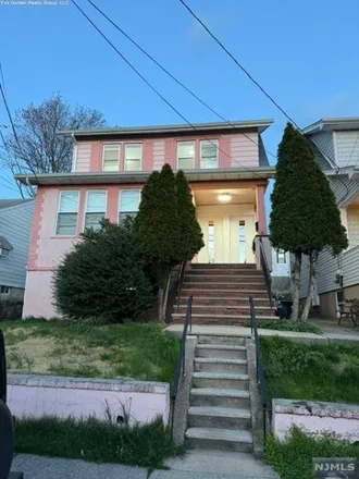 Image 1 - 372 Macarthur Avenue, Garfield, NJ 07026, USA - House for rent