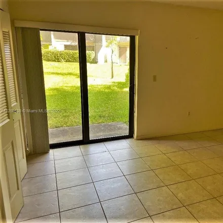 Image 4 - 10944 Southwest 112th Avenue, Kendall, FL 33176, USA - Townhouse for sale