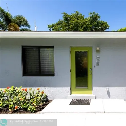 Image 4 - 908 Northeast 23rd Drive, Coral Estates, Wilton Manors, FL 33305, USA - Duplex for rent