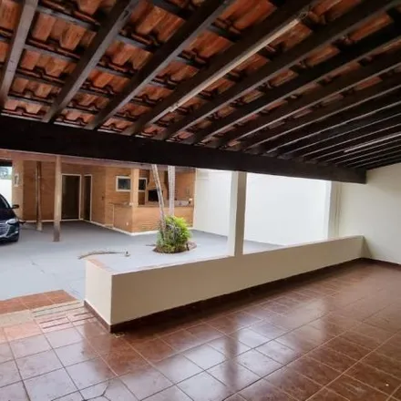 Rent this 4 bed house on Avenida Doutor João Pires de Camargo in Vila Ferroviária, Araraquara - SP