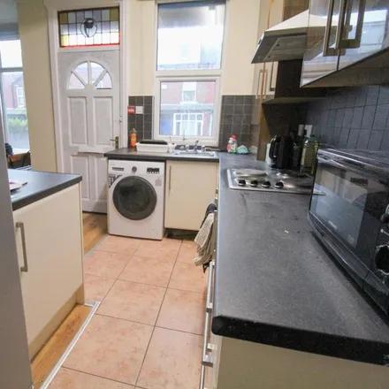 Image 4 - Stanmore View, Leeds, LS4 2RW, United Kingdom - Townhouse for rent