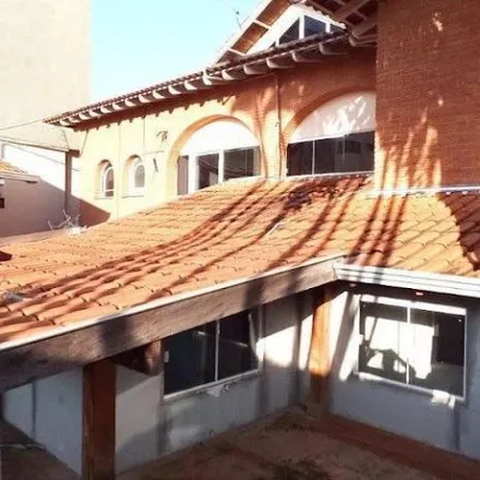 Rent this 8 bed house on Rua Leonardo da Vinci in Vila Brasil, Londrina - PR