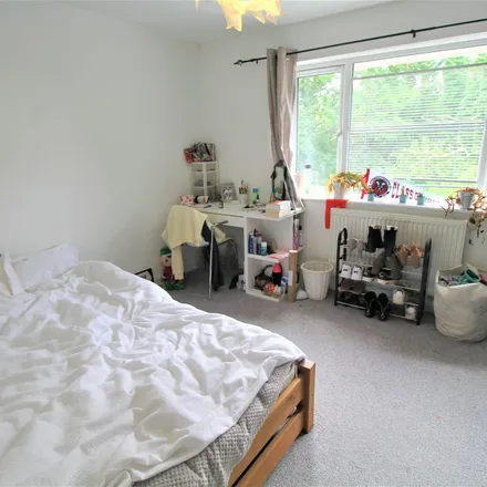 Image 2 - The Cloisters, Frimley, GU16 7JR, United Kingdom - Townhouse for rent