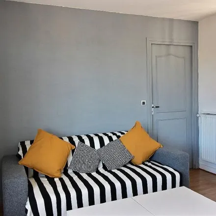 Rent this 2 bed apartment on 44 Rue Duranton in 75015 Paris, France