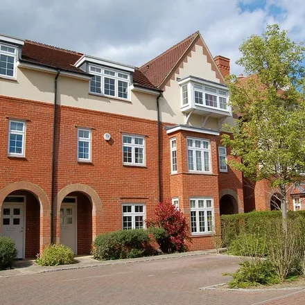 Rent this 4 bed townhouse on Lark Hill in Oxford, OX2 7DR