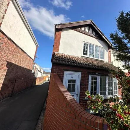 Rent this 3 bed townhouse on Askern Spa Junior School in Manor Road, Sutton