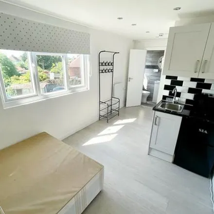 Rent this 1 bed apartment on Green Road in London, N14 4AR