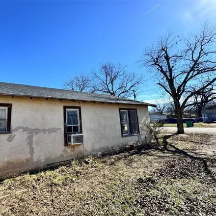 Image 8 - 743 East 9th Street, Coleman, TX 76834, USA - House for sale