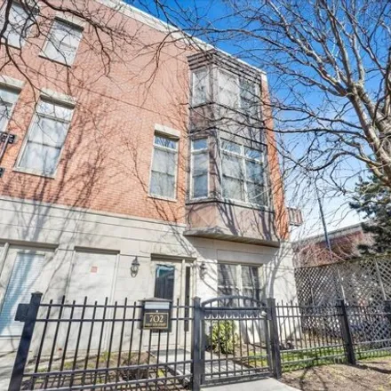 Image 2 - 701 West 15th Street, Chicago, IL 60686, USA - Townhouse for sale