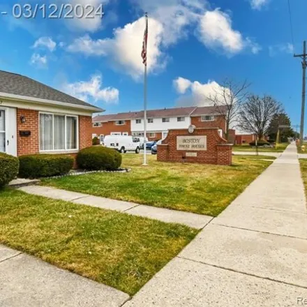 Image 3 - Clinton Township Heating and Cooling, 20449 15 Mile Road, Clinton Township, MI 48035, USA - Condo for sale