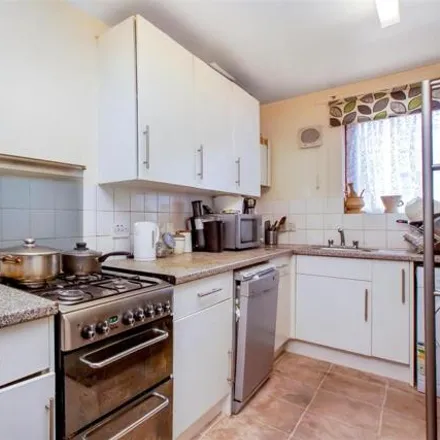 Image 4 - Shelley Road, London, NW10 8NW, United Kingdom - Townhouse for sale