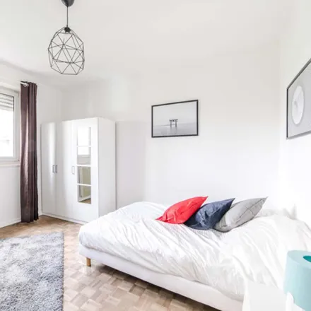 Rent this 3 bed room on 13 Avenue du Général de Gaulle in 67085 Strasbourg, France