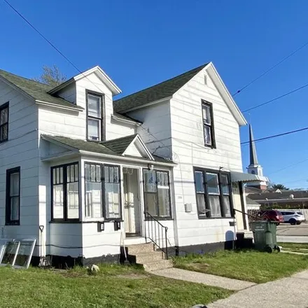 Buy this studio house on 190 Monroe Avenue in Muskegon, MI 49440