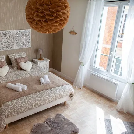 Rent this 2 bed apartment on 51200 Épernay