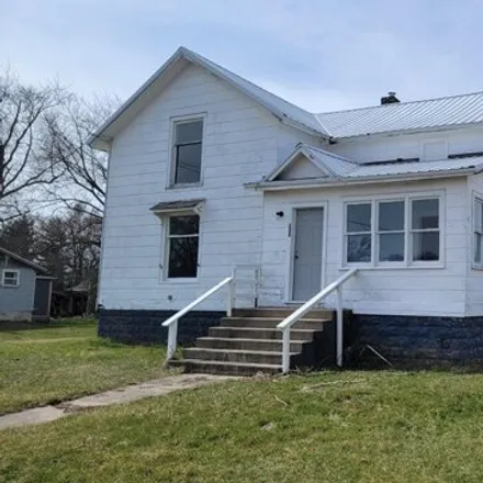 Buy this studio house on 215 West Railroad Street in Bronson, Branch County