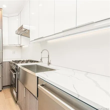 Image 4 - 3901 Independence Avenue, New York, NY 10471, USA - Condo for sale