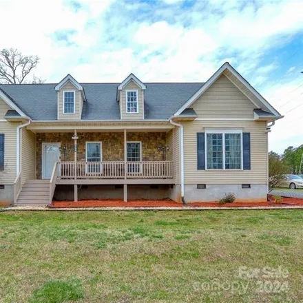 Buy this 3 bed house on 3298 Woody Lane in Claremont, Catawba County