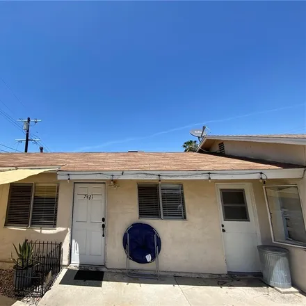 Image 9 - 8450 Clybourn Avenue, Los Angeles, CA 91352, USA - Townhouse for sale