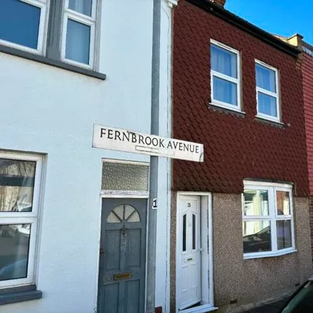Rent this 2 bed townhouse on Fernbrook Avenue in Southend-on-Sea, SS1 2QW