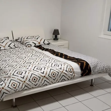 Rent this 3 bed house on 33340 Bégadan