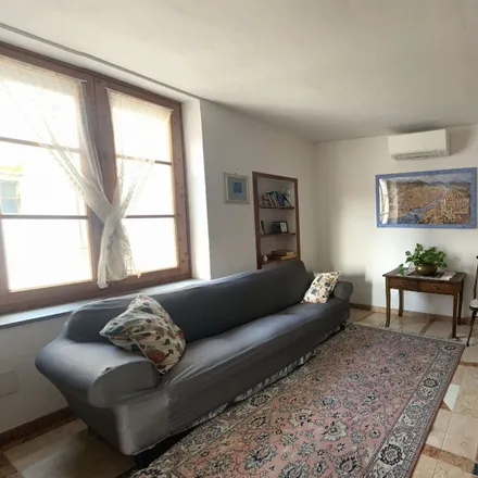 Rent this 3 bed apartment on Palazzo Caccia Peruzzi in Piazza dei Peruzzi, 50122 Florence FI
