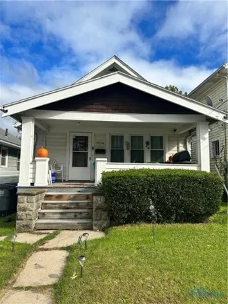 Buy this 2 bed house on 3900 Burton Avenue in Toledo, OH 43612