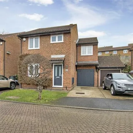 Buy this 3 bed house on The Sandpipers in Gravesend, DA12 5QB