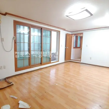 Rent this studio apartment on 서울특별시 서초구 반포동 739-14