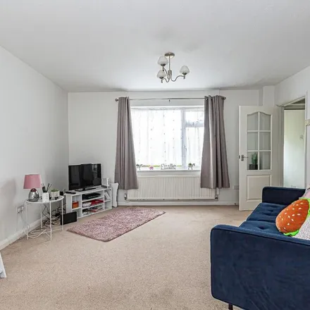Rent this 3 bed apartment on Okeley Lane in Tring, HP23 4HE