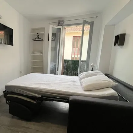 Rent this studio apartment on Hôtel de Ville in 5 Rue des Thermes, 66110 Palalda