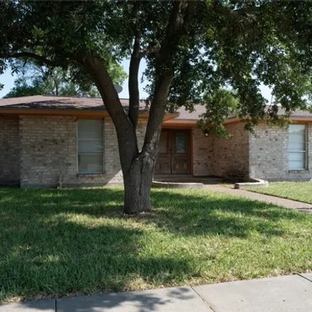 Image 2 - 2006 Memorial Pkwy, Portland, Texas, 78374 - House for sale