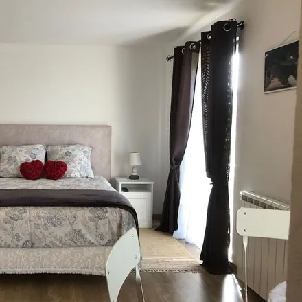 Rent this 1 bed house on Largo do Duque do Cadaval in Lisbon, Portugal