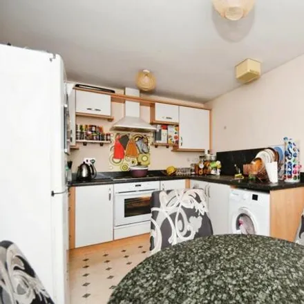 Image 3 - Queen Mary Rise, Sheffield, S2 1HT, United Kingdom - Apartment for sale