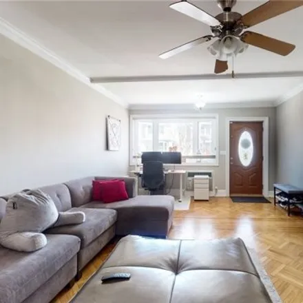Image 3 - 69-06 67th Street, New York, NY 11385, USA - House for sale