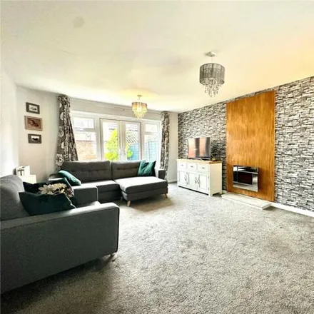 Image 2 - Redhouse Gardens, Swindon, SN25 2GG, United Kingdom - House for sale