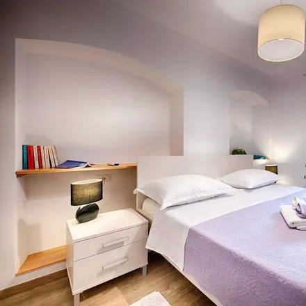 Image 7 - Grad Komiža, Split-Dalmatia County, Croatia - Apartment for rent