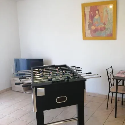 Rent this 2 bed apartment on 2 Impasse du Cinsault in 11000 Carcassonne, France