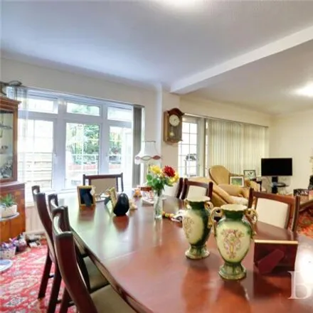 Image 3 - unnamed road, Brentwood, CM15 9AH, United Kingdom - House for sale