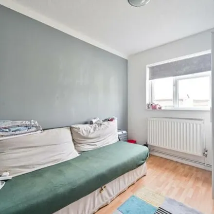 Image 9 - 29 Birch Close, London, E16 4QW, United Kingdom - House for sale