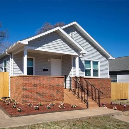 Buy this 3 bed house on 1411 Burd Avenue in St. Louis, MO 63112