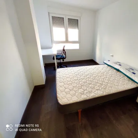 Rent this 5 bed room on Mundo a Través in Calle Tarragona, 12003 Castelló de la Plana