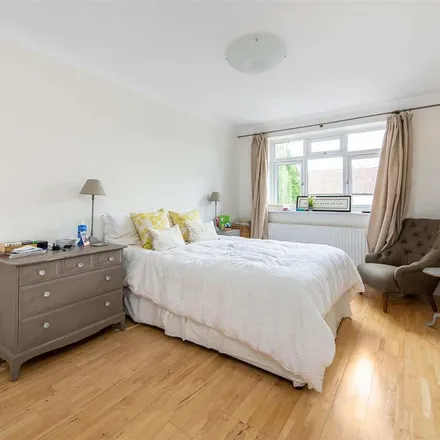 Rent this 3 bed duplex on 5 Washington Road in London, SW13 9BG