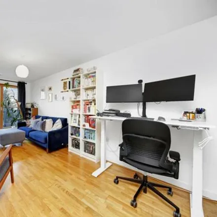 Image 1 - 1 Meath Crescent, London, E2 0QG, United Kingdom - Apartment for sale